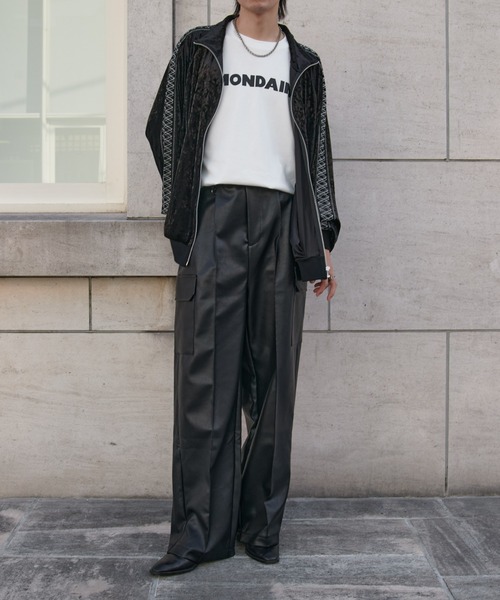 COLONY 2139（コロニートゥーワンスリーナイン）の「クラッシュベロア