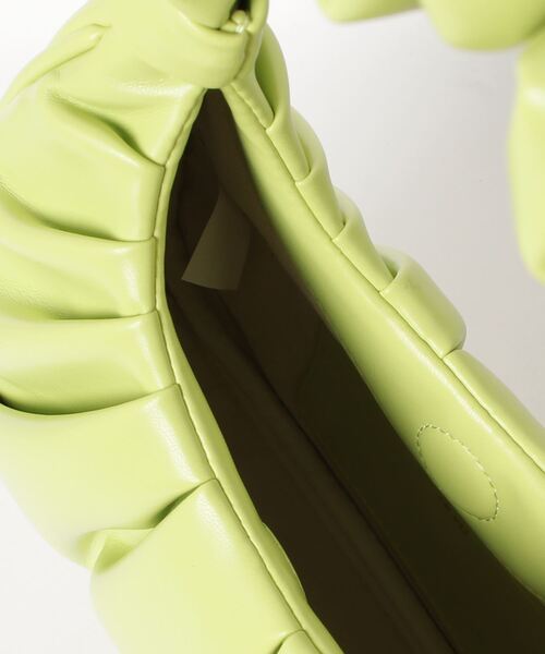 JW PEI（ジェイダブリューペイ）の「JW PEI/Gabbi Ruched Hobo Handbag（ハンドバッグ・レディース・ライム/アイボリー/ライトベージュ・FREE）」の7枚目の写真