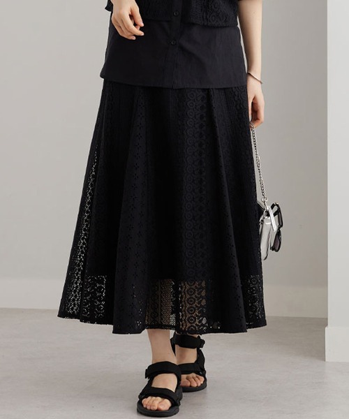 BELLUNA PLUS(ベルーナ)の「レース切替デザインフレアースカート(スカート・レディース・アイボリー/ブラック/ブルー・MEDIUM/LARGE/X-LARGE)」の2枚目の写真