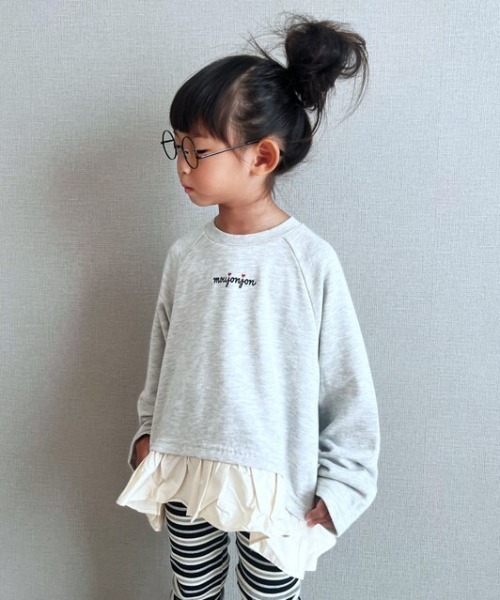 Moujonjon（ムージョンジョン）の「裏毛裾フリル付きトレーナー（スウェット・キッズ・ネイビー/グレー・80/140/120/130/110/100/90）」の2枚目の写真