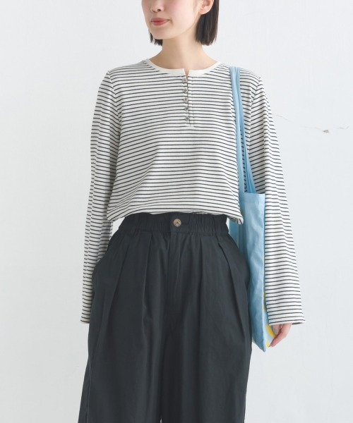 OMNES(オムネス)の「リブワイドスリーブヘンリーネック長袖プルオーバー(Tシャツ/カットソー・レディース・アイボリー/ブルー/オリーブ/ホワイト系その他/ブラック・FREE)」の17枚目の写真