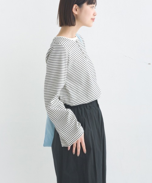 OMNES(オムネス)の「リブワイドスリーブヘンリーネック長袖プルオーバー(Tシャツ/カットソー・レディース・アイボリー/ブルー/オリーブ/ホワイト系その他/ブラック・FREE)」の18枚目の写真