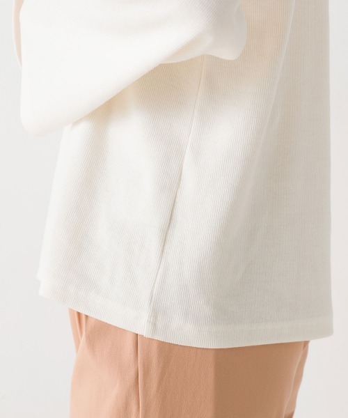 OMNES(オムネス)の「リブワイドスリーブヘンリーネック長袖プルオーバー(Tシャツ/カットソー・レディース・アイボリー/ブルー/オリーブ/ホワイト系その他/ブラック・FREE)」の8枚目の写真