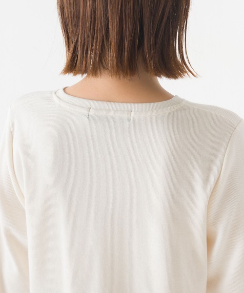 OMNES(オムネス)の「リブワイドスリーブヘンリーネック長袖プルオーバー(Tシャツ/カットソー・レディース・アイボリー/ブルー/オリーブ/ホワイト系その他/ブラック・FREE)」の9枚目の写真