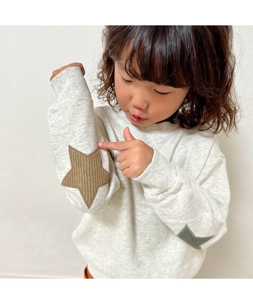 BREEZE(ブリーズ)の「【ユニセックス】スターパッチトレーナー(スウェット・キッズ・グリーン/ピンク/レインボー/ブラック/アイボリー/ベージュ/イエロー/ブルー・80/90/100/110/120/130/140/150)」の12枚目の写真