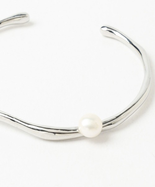 Andemiu（アンデミュウ）の「タンスイパールバングル 988120（バングル/リストバンド・レディース・ゴールド/シルバー・FREE）」の9枚目の写真