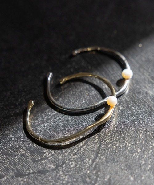 Andemiu（アンデミュウ）の「タンスイパールバングル 988120（バングル/リストバンド・レディース・ゴールド/シルバー・FREE）」の13枚目の写真