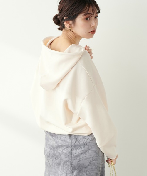 natural couture（ナチュラルクチュール）の「ハーフZIPパーカー（パーカー・レディース・ピンクベージュ/オフホワイト/チャコールグレー・FREE）」の5枚目の写真