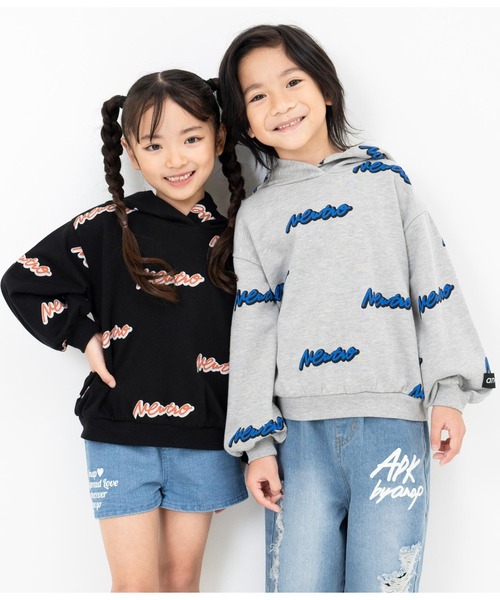 ANAP kids（アナップキッズ）の「英字柄裏毛スウェットパーカー【親子お揃い】（パーカー・キッズ・ブラック/グレー/グリーン・120cm/110cm/130cm）」の2枚目の写真