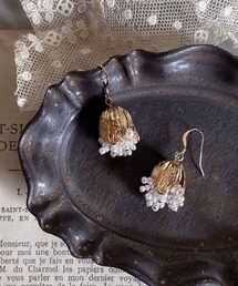 【malle la brocante/マルラブロカント】14kgf メタルフラワーとヴィンテージパールの蕾ピアス