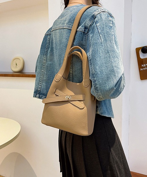 aimoha(アイモハ)の「2WAYハンドバッグ ミニポーチ付き(ショルダーバッグ・レディース・ベージュ/チョコ/ブラック/ブラウン・FREE)」の14枚目の写真