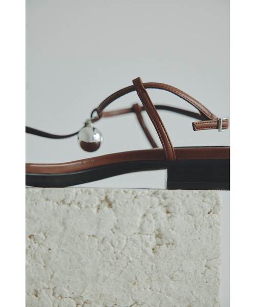 MIESROHE(ミースロエ)の「BALL FLAT SANDAL【サンダル】(サンダル・レディース・ホワイト/ライトグレー/ブラック・38/37/36)」の19枚目の写真