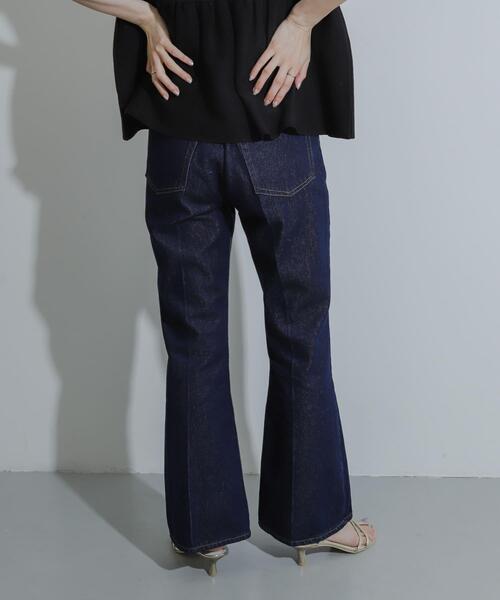 SENSE OF PLACE by URBAN RESEARCH(センスオブプレイスバイアーバンリサーチ)の「センタープレスフレアデニム(デニムパンツ・レディース・オフホワイト/ワンウォッシュ/ライトインディゴブルー・X-SMALL/LARGE/TALL/MEDIUM/SMALL)」の15枚目の写真