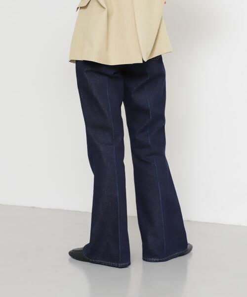 SENSE OF PLACE by URBAN RESEARCH(センスオブプレイスバイアーバンリサーチ)の「センタープレスフレアデニム(デニムパンツ・レディース・オフホワイト/ワンウォッシュ/ライトインディゴブルー・X-SMALL/LARGE/TALL/MEDIUM/SMALL)」の19枚目の写真