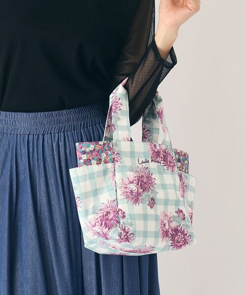 LAURA ASHLEY（ローラアシュレイ）の「【UK本国一推し柄】バーンズフィールド柄 ランチトートバッグ（トートバッグ・レディース・ピンク系5/グリーン系その他2・00）」の3枚目の写真