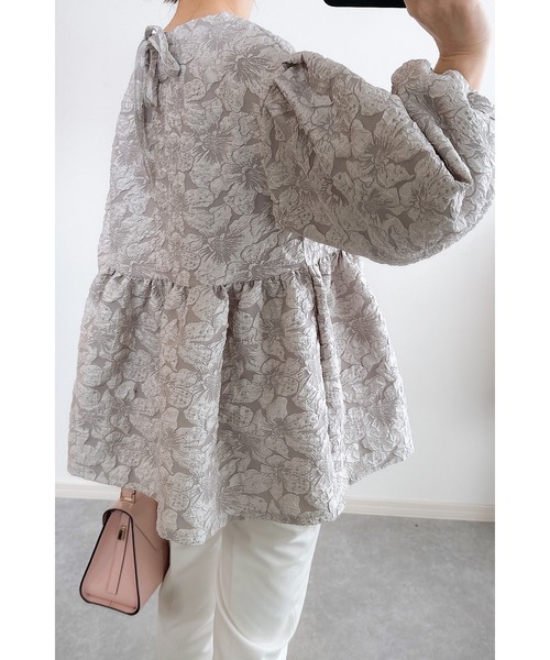 &. NOSTALGIA(アンドドットノスタルジア)の「【ZOZO限定】フラワージャガードブラウス(シャツ/ブラウス・レディース・アイボリー/ライトグレー/ブラック/グレイッシュブルー・M)」の13枚目の写真