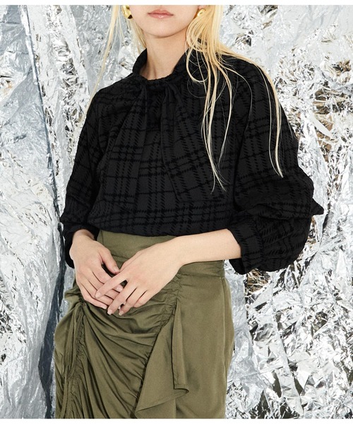 Settimissimo（セッティミッシモ）の「フロッキーチェック ボウタイ付き ブラウス 長袖（シャツ/ブラウス・レディース・ブラック/オフホワイト・M）」の2枚目の写真