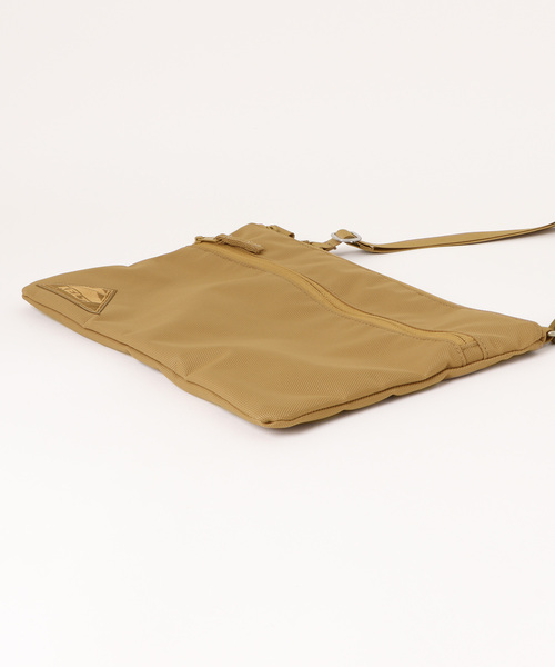 KELTY(ケルティ)の「大人のサコッシュ【KELTY】URBAN FLAT POUCH M(ショルダーバッグ・メンズ・ブラック/モカ・FREE)」の3枚目の写真