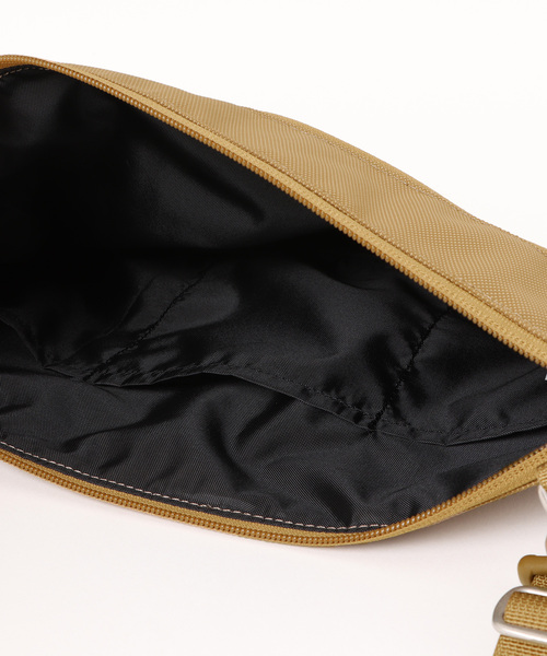 KELTY(ケルティ)の「大人のサコッシュ【KELTY】URBAN FLAT POUCH M(ショルダーバッグ・メンズ・ブラック/モカ・FREE)」の4枚目の写真