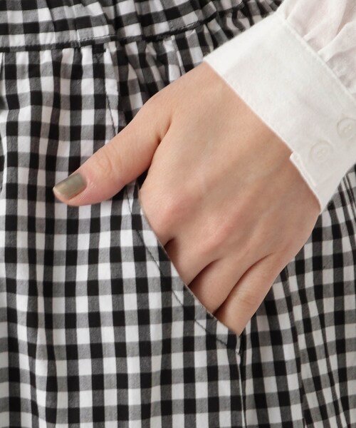 one'sterrace(ワンズテラス)の「ウエストタック入り 9分丈 フレア パンツ(その他パンツ・レディース・アイボリー系8/ブラック系8・02)」の7枚目の写真