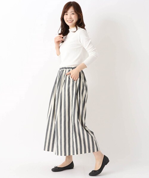 one'sterrace(ワンズテラス)の「ウエストタック入り 9分丈 フレア パンツ(その他パンツ・レディース・アイボリー系8/ブラック系8・02)」の11枚目の写真