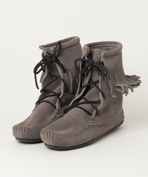 【セール】『ミネトンカ MINNETONKA』FRINGE ANKLE TRAMPER BOOT（ブーツ）｜Minnetonka（ミネトンカ） 4,555円