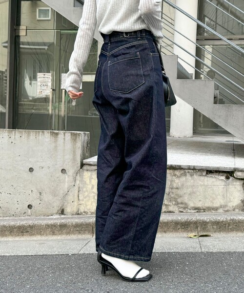 fredy emue（フレディエミュ）の「ウエストアジャストワイドデニムパンツ（デニムパンツ・レディース・ブルー/ネイビー・36/38）」の22枚目の写真