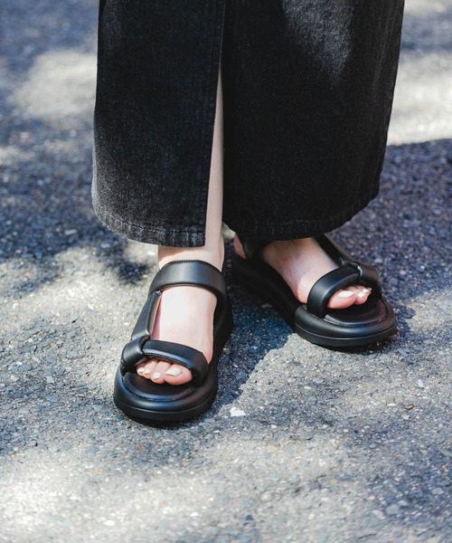 RODE SKO（ロデスコ）の「ストラップパフサンダル（サンダル・レディース・ライトグレー/ブラック・36/37/38）」の4枚目の写真