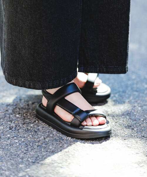 RODE SKO（ロデスコ）の「ストラップパフサンダル（サンダル・レディース・ライトグレー/ブラック・36/37/38）」の6枚目の写真