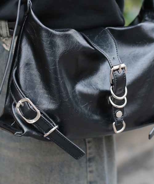 SPINNS（スピンズ）の「細ベルトダイ合皮ショルダーバッグ（ショルダーバッグ・レディース・ダークブラウン/ブラック・ONESIZE）」の12枚目の写真