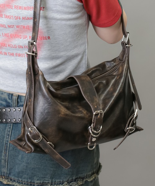 SPINNS（スピンズ）の「細ベルトダイ合皮ショルダーバッグ（ショルダーバッグ・レディース・ダークブラウン/ブラック・ONESIZE）」の22枚目の写真