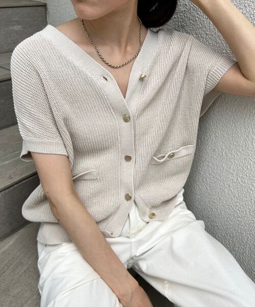 le.coeur blanc（ルクールブラン）の「ペーパーヤーンニットベスト（ベスト・レディース・サックスブルー/ネイビー/ベージュ・38）」の2枚目の写真