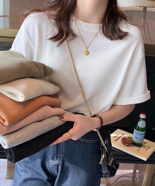 COCOMOMO（ココモモ）の「【2タイプ×カラー展開あり】 ワッフルTシャツ 半袖 Tシャツ カットソー 夏服（Tシャツ/カットソー・レディース・ホワイト/スカイブルー/ブラック/アイボリー系/アイボリー/オレンジ/ライトグレー/グリーン系/ピンク/グリーン/ホワイト系/ブラック系/オレンジ系・L/M）」の16枚目の写真