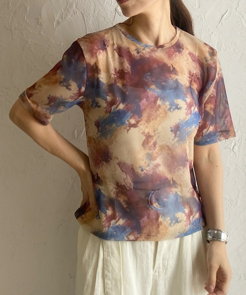 She's Closet（シーズクローゼット）の「マーブル水彩ニュアンス柄半袖クルーネックメッシュシアートップス（Tシャツ/カットソー・レディース・マルチ/アイボリー/チャコールグレー・FREE）」の3枚目の写真