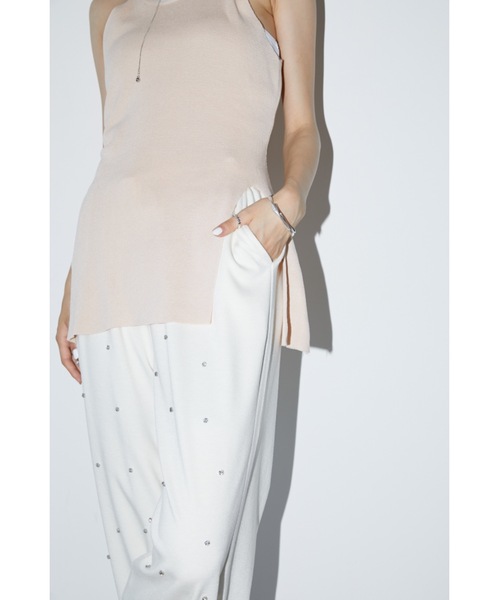 DRWCYS(ドロシーズ)の「スリットホルターニットトップス(ニット/セーター・レディース・ピンクベージュ/ネイビー・FREE)」の10枚目の写真