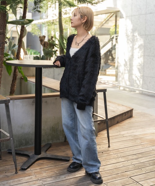 MIEL CRISHUNANT（ミエルクリシュナ）の「ふわふわフェザーボリュームVネックロングカーディガン（カーディガン/ボレロ・レディース・アイボリー/ライム/ブラック・FREE）」の11枚目の写真