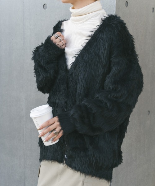 MIEL CRISHUNANT（ミエルクリシュナ）の「ふわふわフェザーボリュームVネックロングカーディガン（カーディガン/ボレロ・レディース・アイボリー/ライム/ブラック・FREE）」の9枚目の写真