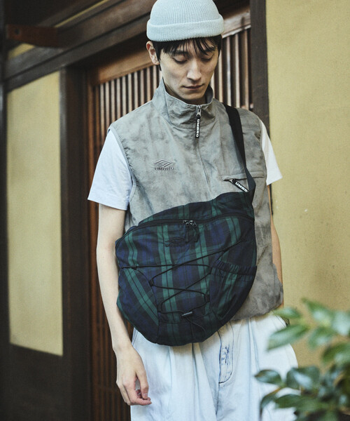 UMBRO（アンブロ）の「UMBRO/アンブロ SP Body BAG/別注 ボディバッグ（ショルダーバッグ・メンズ・オフホワイト/チャコールグレー/ブラック/ベージュ系/チェック/グレー系/ベージュ系その他2/ブラック系その他・ﾌﾘ-）」の8枚目の写真