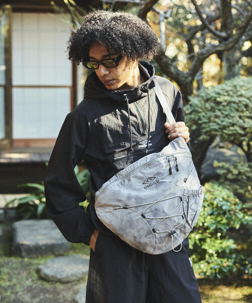 UMBRO（アンブロ）の「UMBRO/アンブロ SP Body BAG/別注 ボディバッグ（ショルダーバッグ・メンズ・オフホワイト/チャコールグレー/ブラック/ベージュ系/チェック/グレー系/ベージュ系その他2/ブラック系その他・ﾌﾘ-）」の16枚目の写真