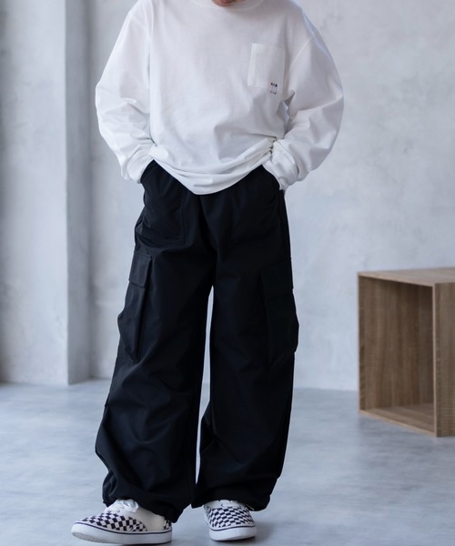 NAVY（ネイビー）の「【 ユニセックス 】NAVY 撥水カーゴロングパンツ（カーゴパンツ・キッズ・ブラック/チャコールグレー/ベージュ/カーキ・130/140/150/160/120）」の5枚目の写真