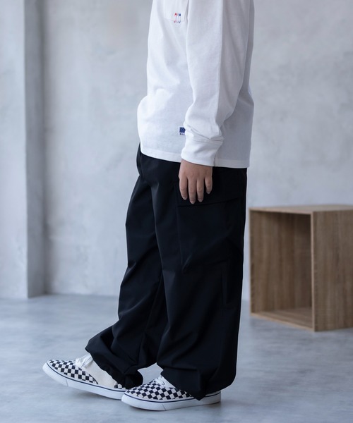 NAVY（ネイビー）の「【 ユニセックス 】NAVY 撥水カーゴロングパンツ（カーゴパンツ・キッズ・ブラック/チャコールグレー/ベージュ/カーキ・130/140/150/160/120）」の6枚目の写真
