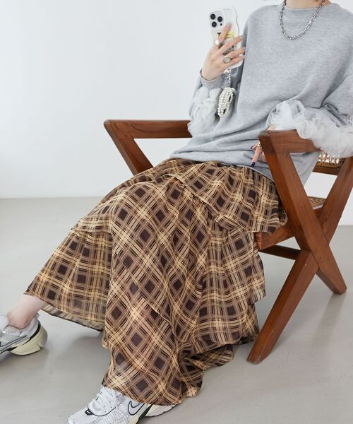 MAJESTIC LEGON(マジェスティックレゴン)の「エアリーイレヘムティアードスカート(スカート・レディース・アイボリー/ブラック/ホワイト系その他2/ブラウン系その他2/オフホワイト/ブラック系その他・MEDIUM/SMALL/X-SMALL)」の6枚目の写真