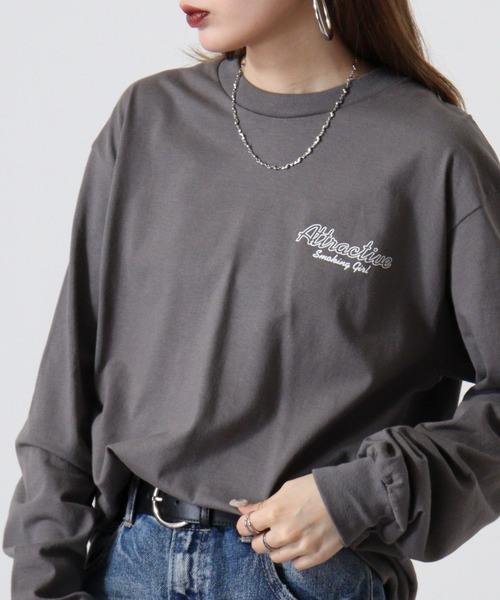 MODISH GAZE(モディシュガゼ)の「MODISH GAZE 6.0オンス スモーキングガール 線画イラストロンT 長袖(Tシャツ/カットソー・メンズ・ブラック/チャコール/ホワイト/アッシュ・M/L/XL/S)」の4枚目の写真