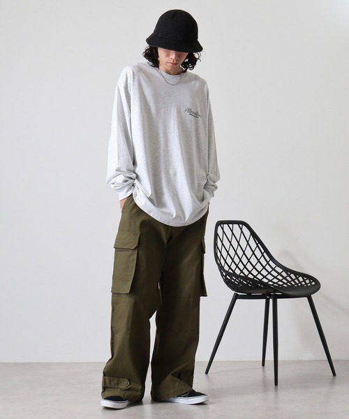 MODISH GAZE(モディシュガゼ)の「MODISH GAZE 6.0オンス スモーキングガール 線画イラストロンT 長袖(Tシャツ/カットソー・メンズ・ブラック/チャコール/ホワイト/アッシュ・M/L/XL/S)」の15枚目の写真