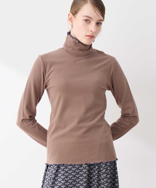 LE SOUK HOLIDAY(ルスークホリデー)の「【BEAUTYLUX】メローハイネックプルオーバー【新色追加・12色展開】(Tシャツ/カットソー・レディース・アイボリー/ブラック/グレー/オフホワイト/チャコールグレー/モカ/イエロー/パープル/ネイビー/ライトグレー/レッド/グリーン/ダークブラウン/マスタード/オレンジ/サックスブルー・L/M)」の8枚目の写真