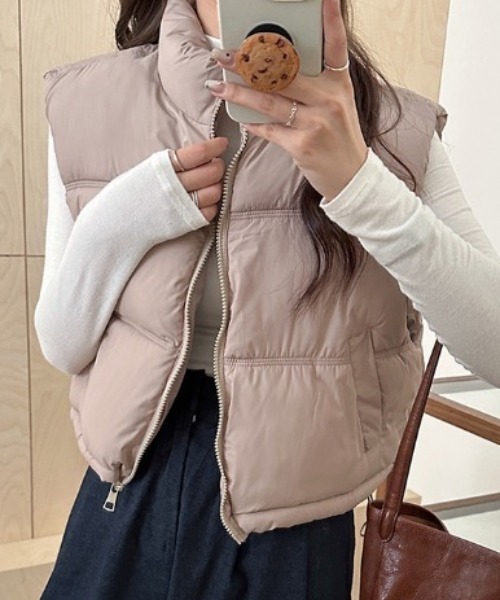 Teem Store（チームストア）の「ショート丈コンパクト中綿ベスト（ダウンベスト・レディース・ネイビー/ブラウン/ピンク/ホワイト/ベージュ/ブラック・L）」の4枚目の写真