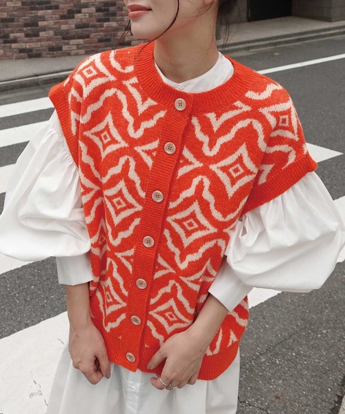 CORNERS（コーナーズ）の「幾何学柄2wayニットベスト（ベスト・レディース・オレンジ/ブラウン/グリーン・FREE）」の3枚目の写真