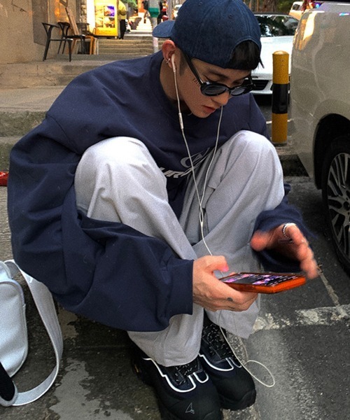 NOWLE(ノウル)の「【NOWLE】フロント プリント スポーツミックス プルオーバー(スウェット・メンズ・ネイビー・X-LARGE/LARGE/MEDIUM)」の5枚目の写真