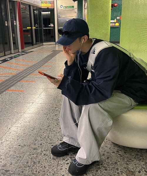 NOWLE(ノウル)の「【NOWLE】フロント プリント スポーツミックス プルオーバー(スウェット・メンズ・ネイビー・X-LARGE/LARGE/MEDIUM)」の12枚目の写真