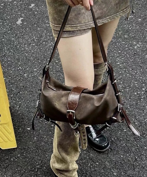 Miniministore(ミニミニストア)の「ヴィンテージ風2WAYバッグベルト付き鞄(ショルダーバッグ・レディース・シルバー/ブラック/ブラウン・FREE)」の2枚目の写真